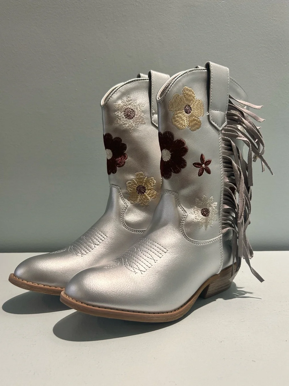 Rollda Silver Floral Embroidered Fringe Western Cowboy Boot Girl’s Size 4